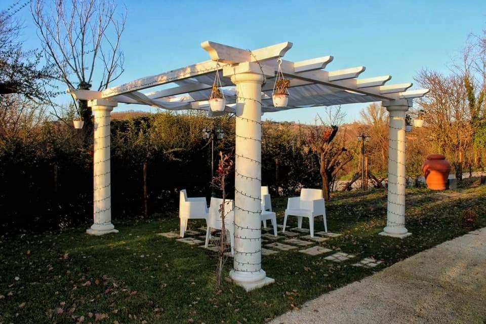 Tenuta Santo Stefano Azienda Agrituristica Santo Stefano del Sole Екстериор снимка
